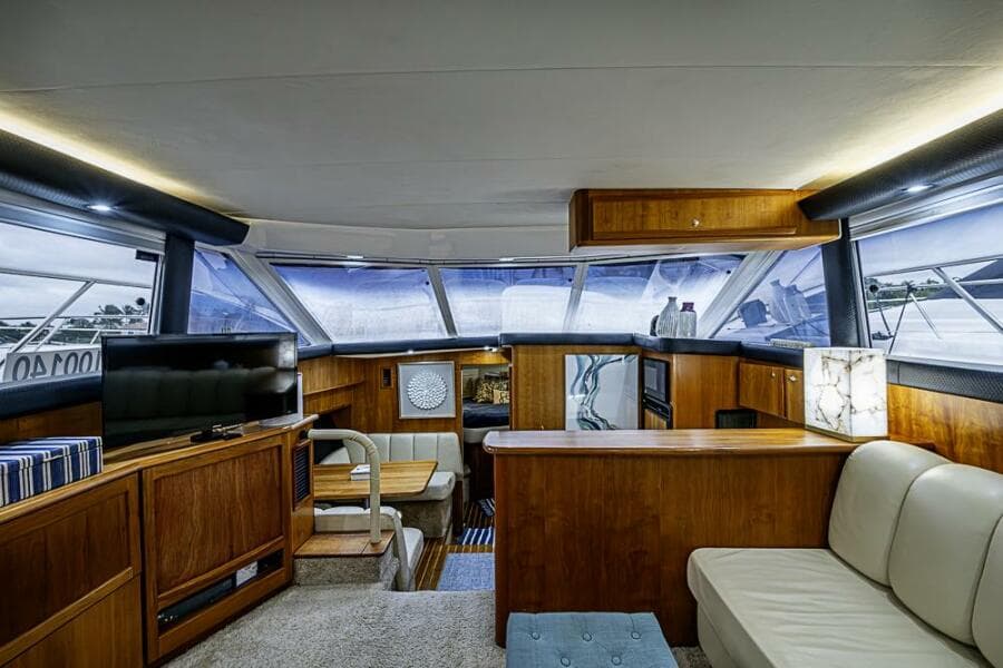 2000 Silverton 442 Cockpit Motoryacht