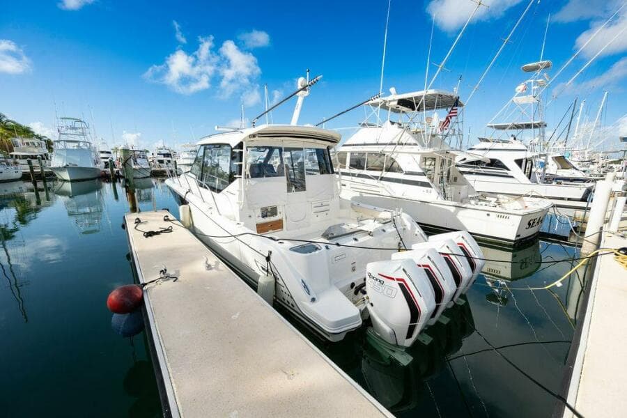 2023 Boston Whaler 405 Conquest