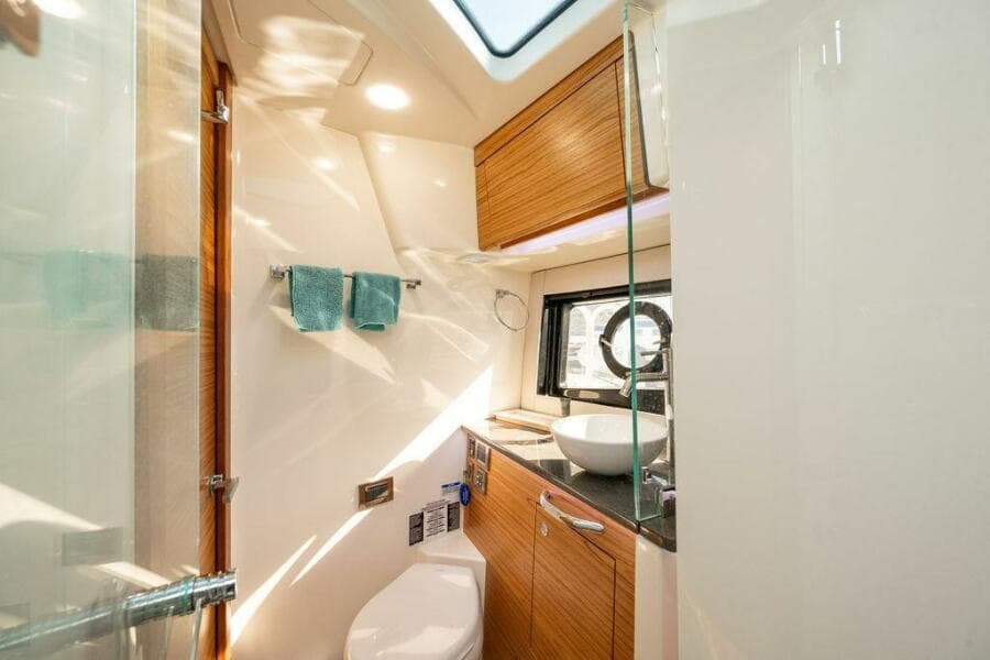 2023 Boston Whaler 405 Conquest