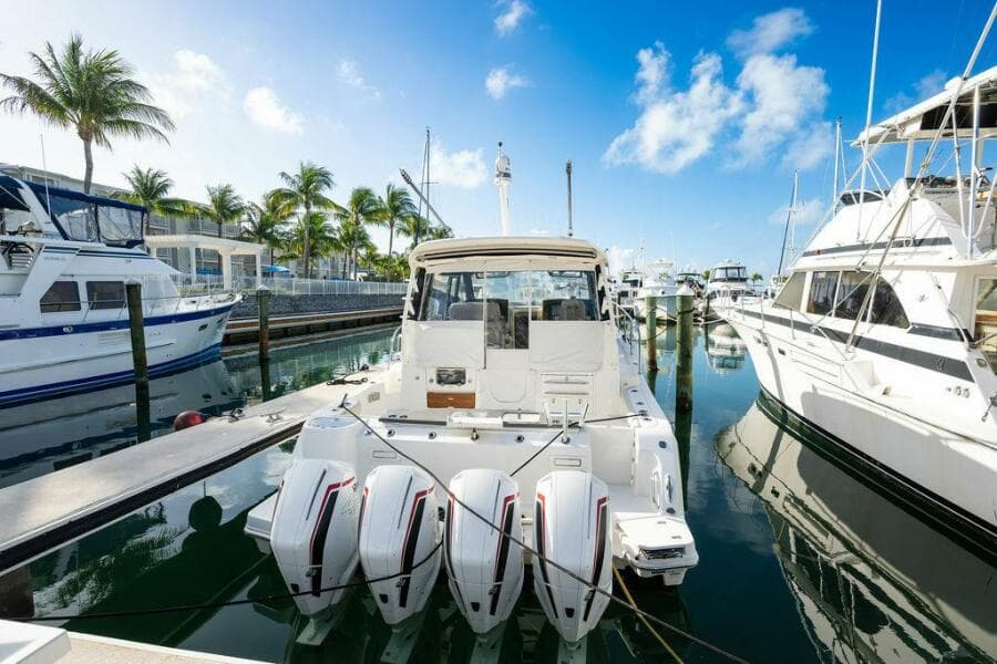 2023 Boston Whaler 405 Conquest