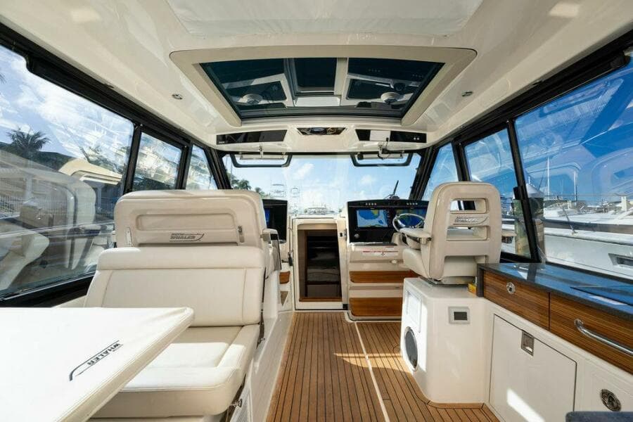 2023 Boston Whaler 405 Conquest