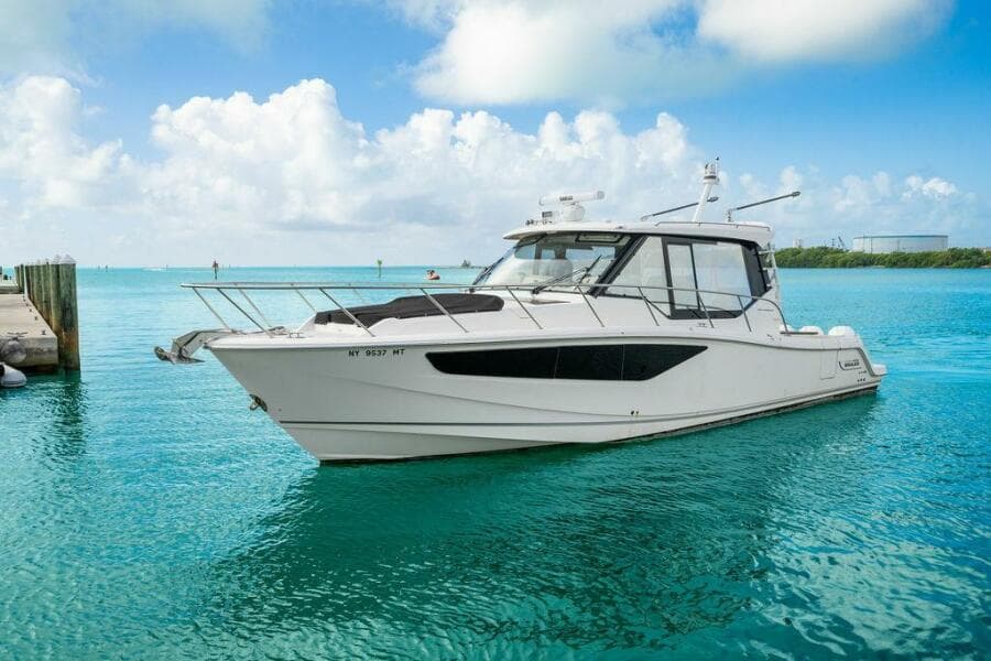 2023 Boston Whaler 405 Conquest