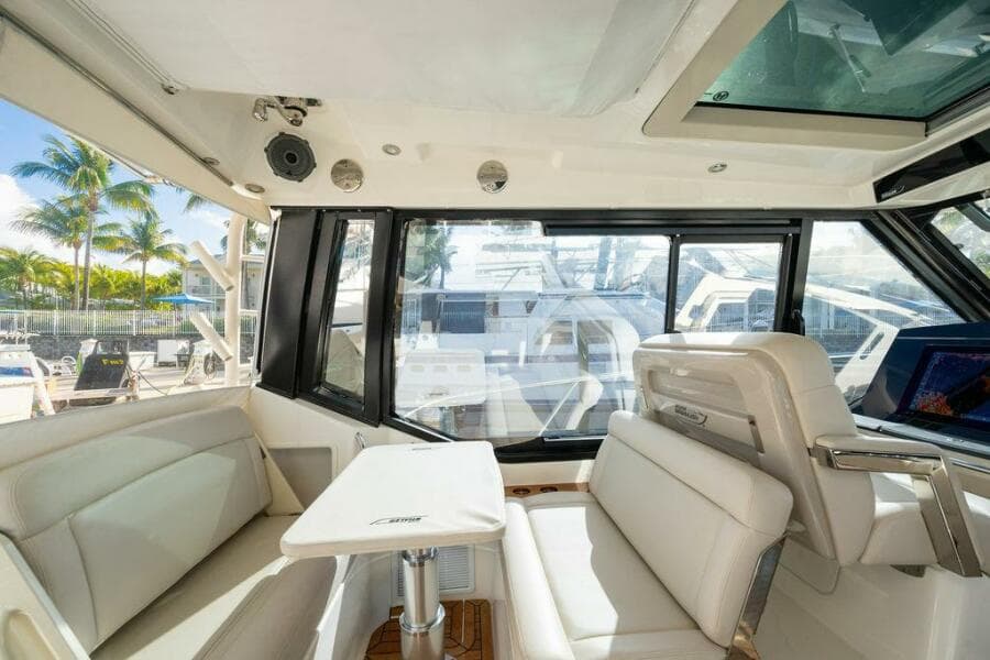 2023 Boston Whaler 405 Conquest