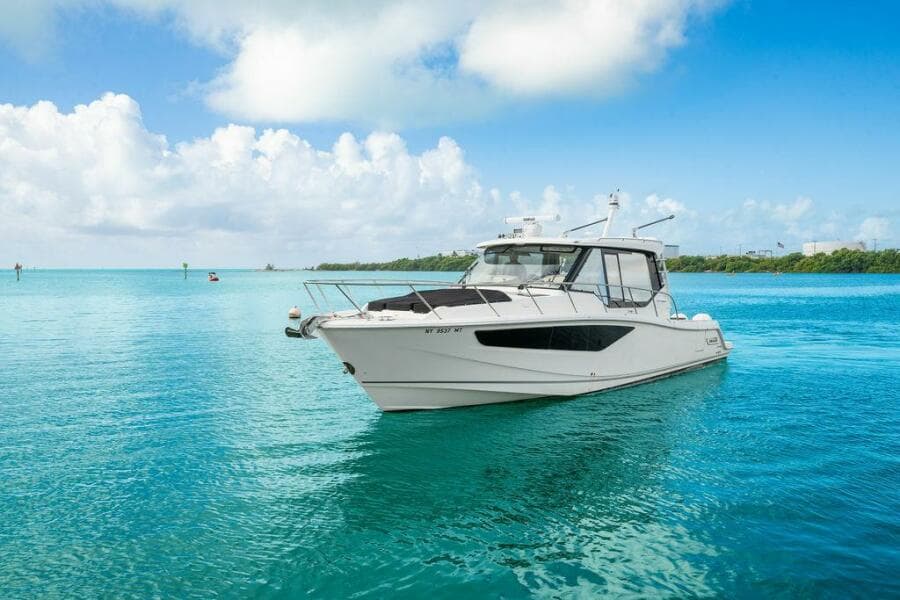 2023 Boston Whaler 405 Conquest