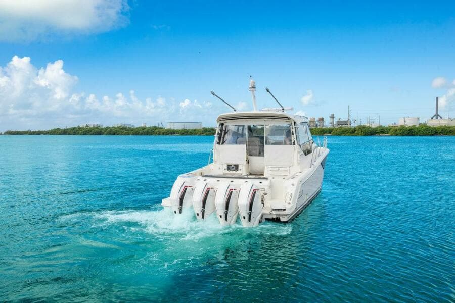2023 Boston Whaler 405 Conquest