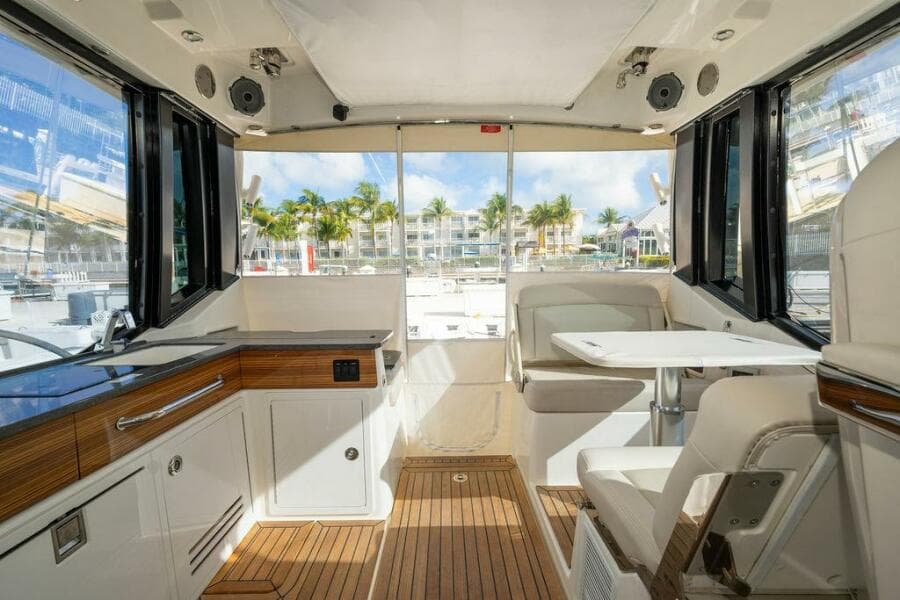 2023 Boston Whaler 405 Conquest
