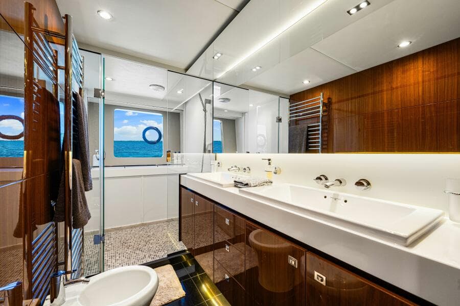 2014 Princess Y72