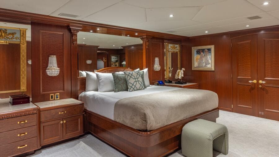 2001 Trinity Yachts Tri-Deck MY