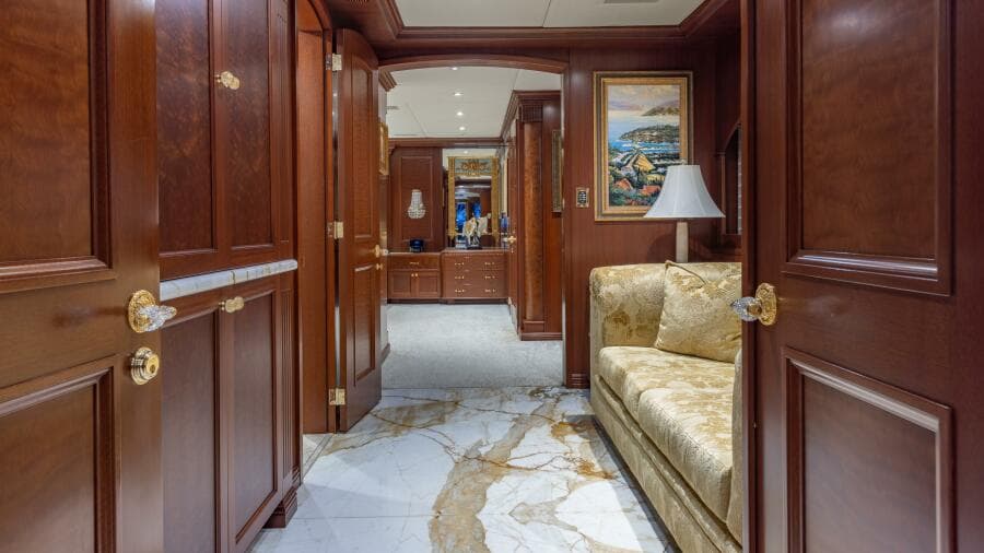 2001 Trinity Yachts Tri-Deck MY