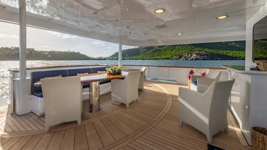 2001 Trinity Yachts Tri-Deck MY