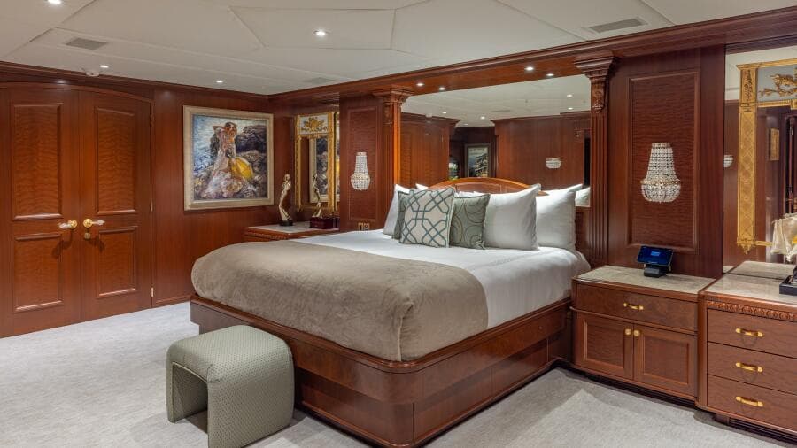 2001 Trinity Yachts Tri-Deck MY