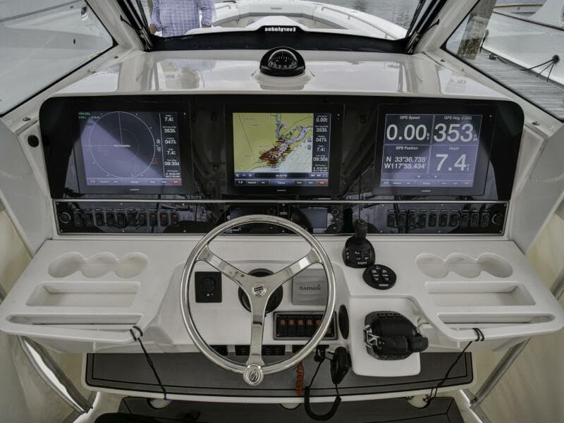 2015 Everglades 435 Center Console