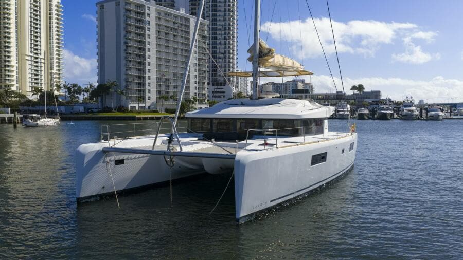 2021 Lagoon 52F