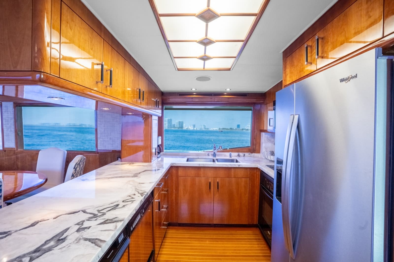 2000 Hatteras 75 Sport Deck