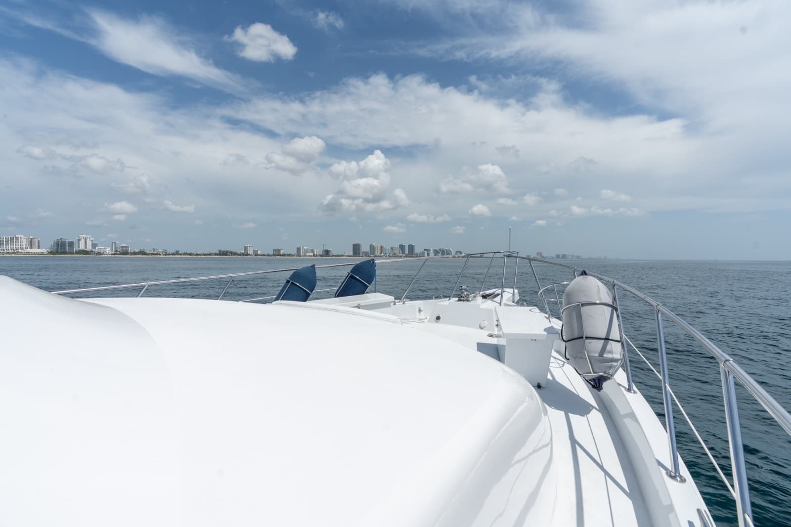 2000 Hatteras 75 Sport Deck