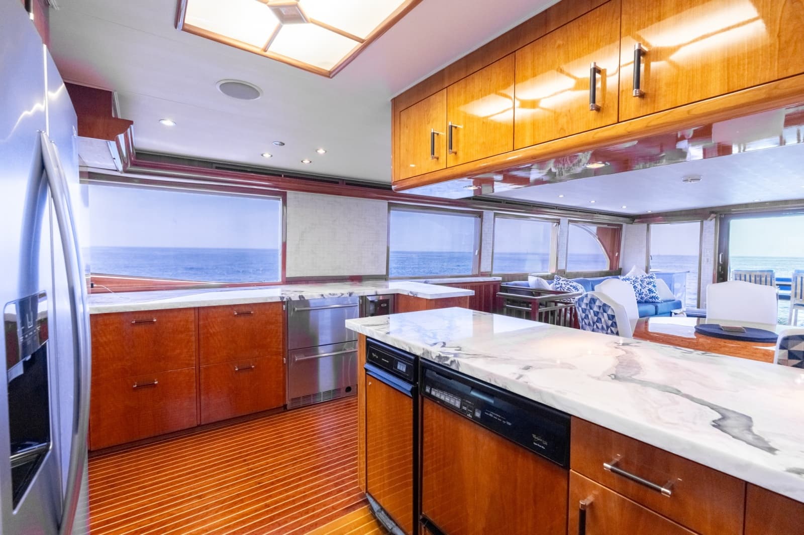 2000 Hatteras 75 Sport Deck