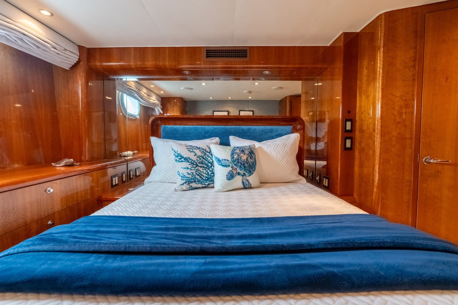 2000 Hatteras 75 Sport Deck