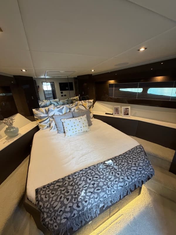2020 Cruisers Yachts 50 CANTIUS