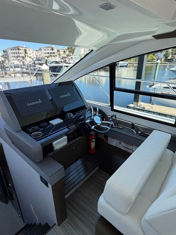 2020 Cruisers Yachts 50 CANTIUS