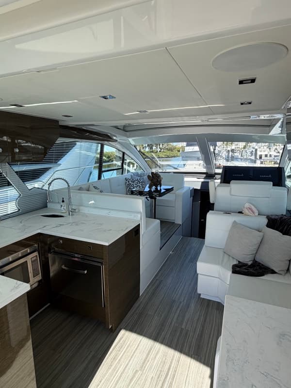 2020 Cruisers Yachts 50 CANTIUS