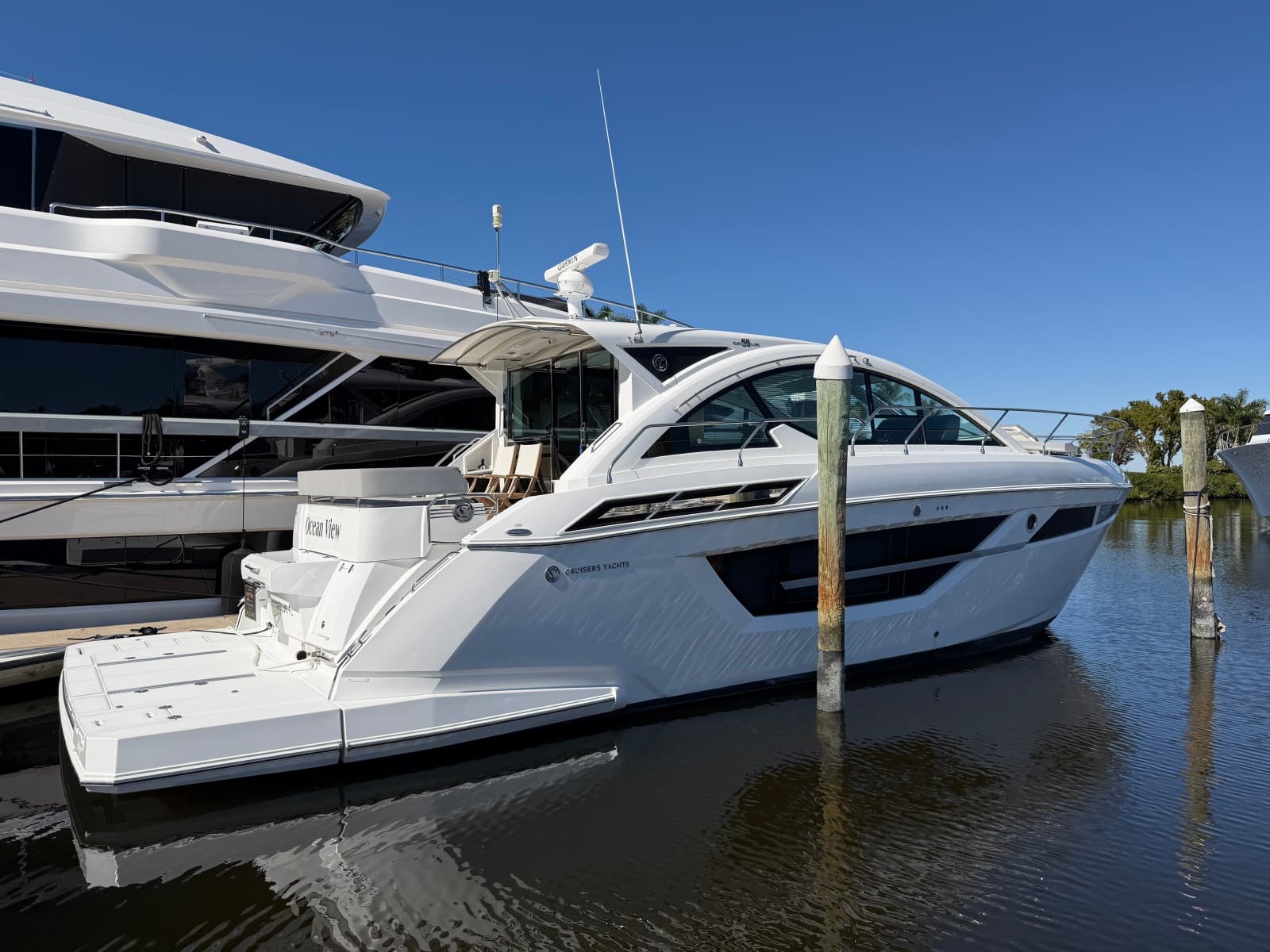 2020 Cruisers Yachts 50 CANTIUS