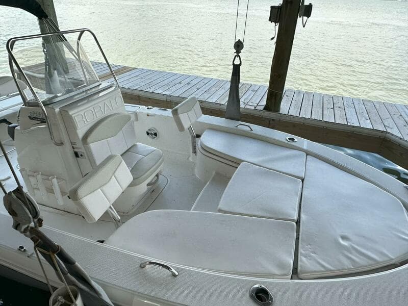 2016 Robalo 226 Cayman