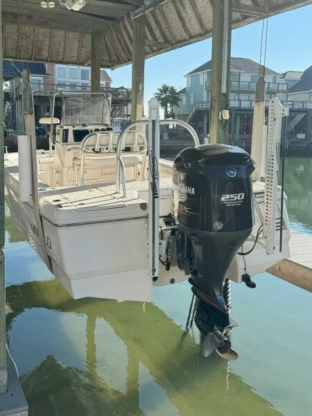 2016 Robalo 226 Cayman