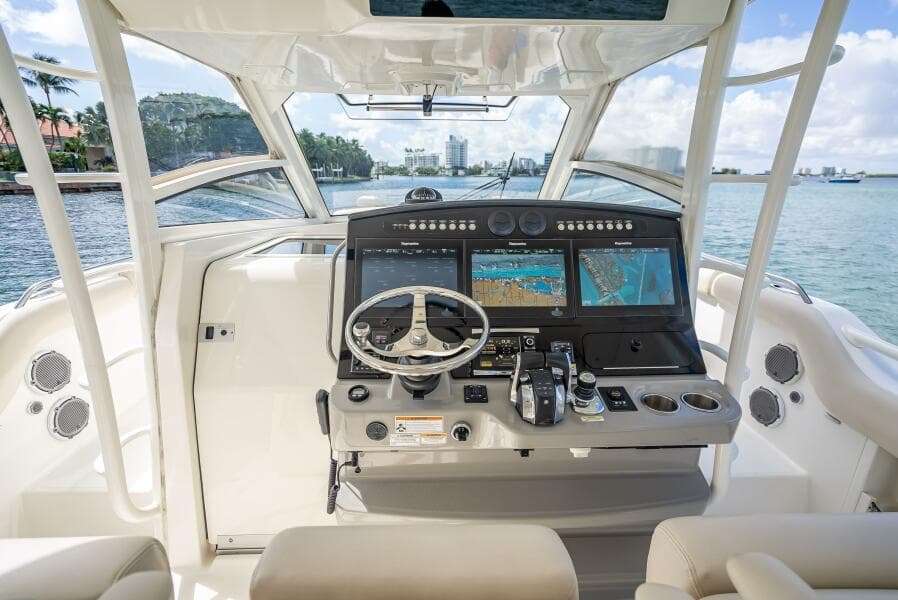 2016 Boston Whaler 