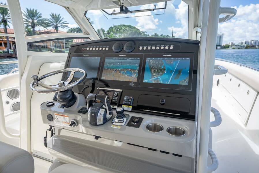2016 Boston Whaler 