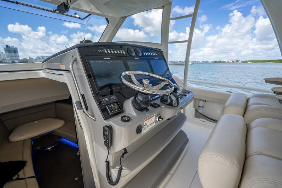 2016 Boston Whaler 