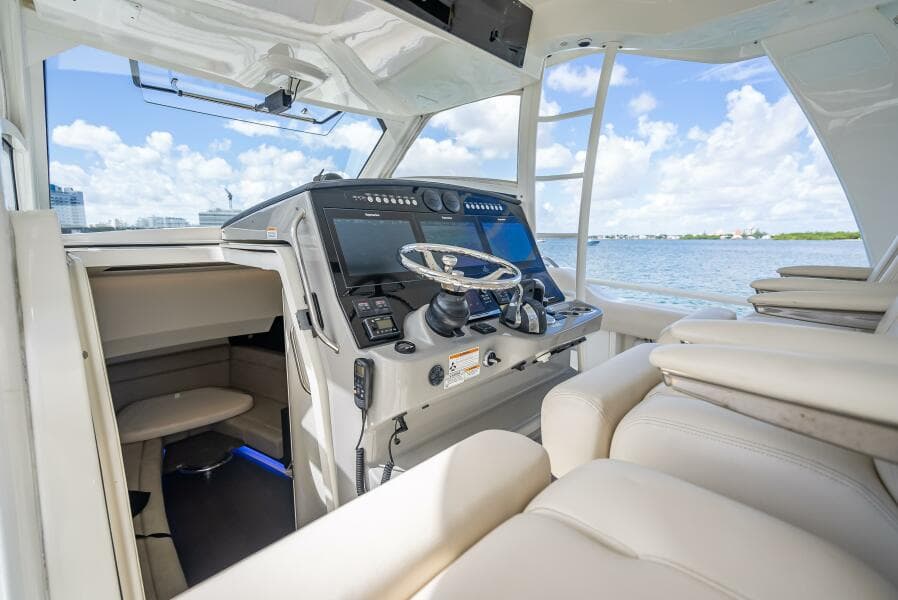 2016 Boston Whaler 