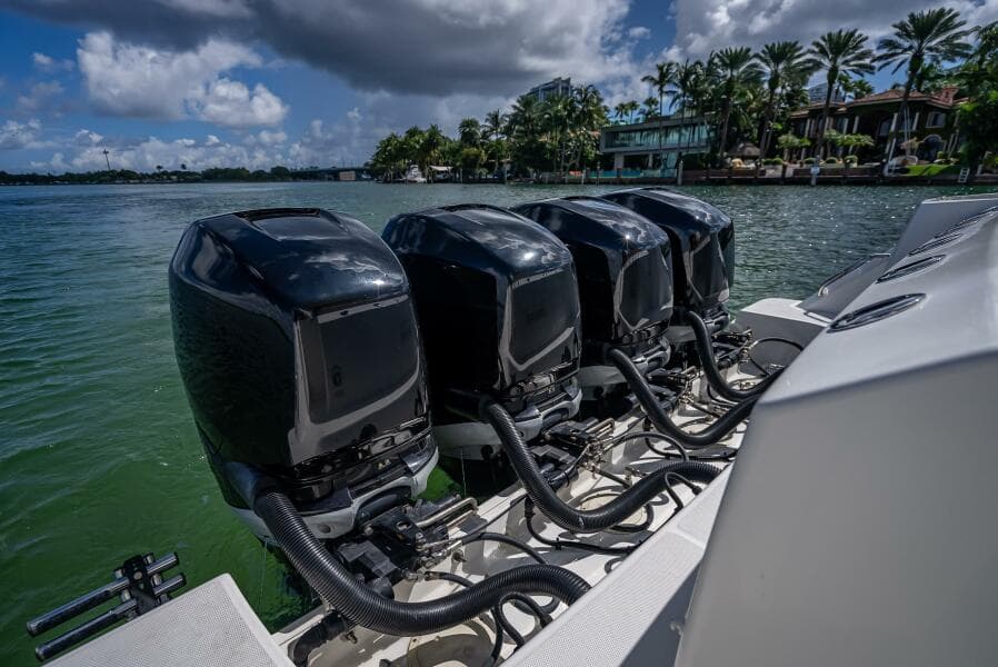 2016 Boston Whaler 