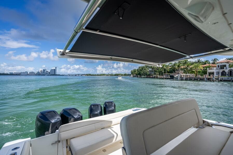 2016 Boston Whaler 