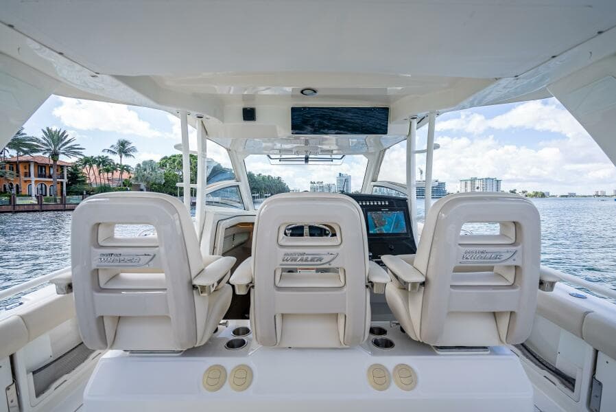 2016 Boston Whaler 