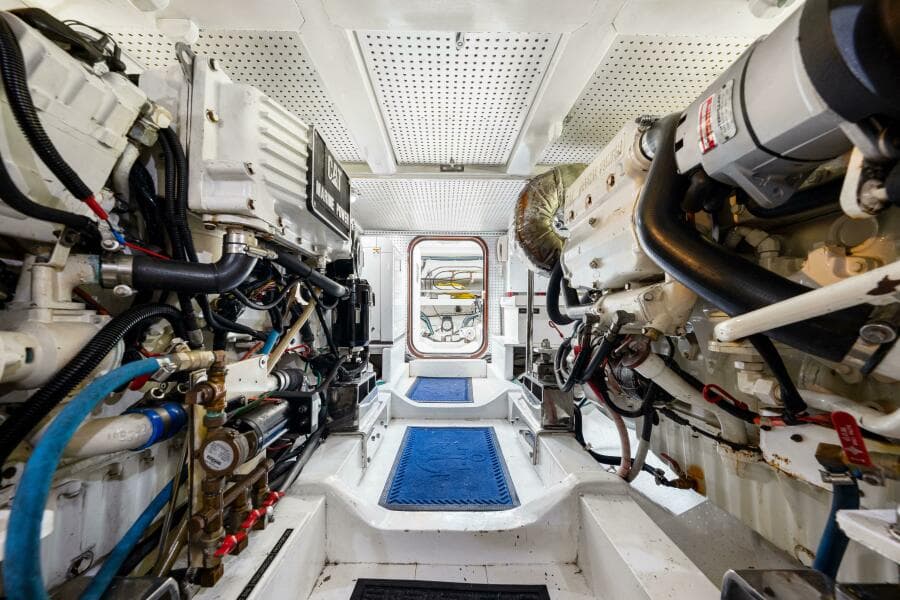 2007 Hampton 558 Pilothouse