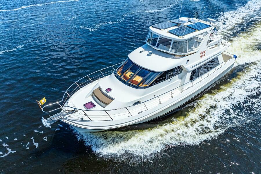 2007 Hampton 558 Pilothouse