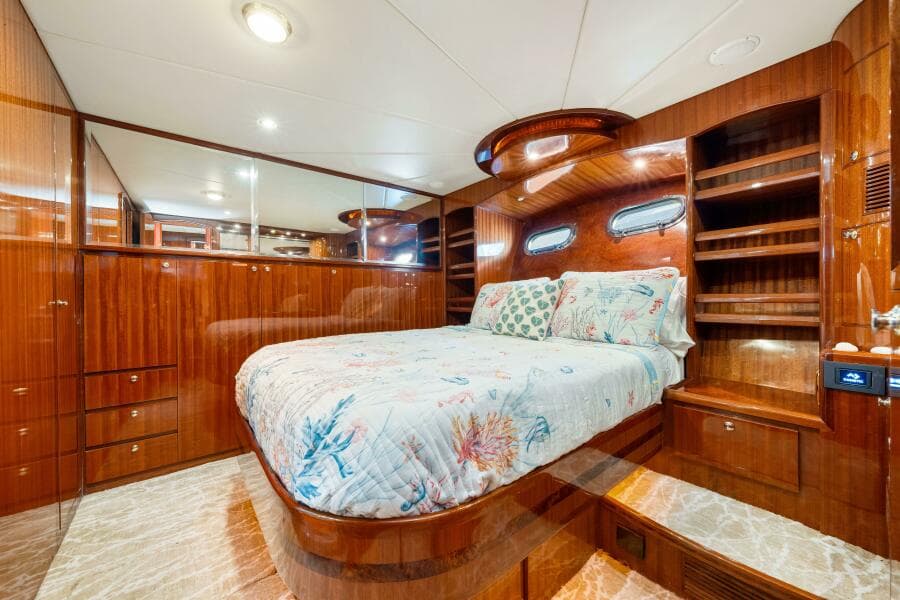 2007 Hampton 558 Pilothouse