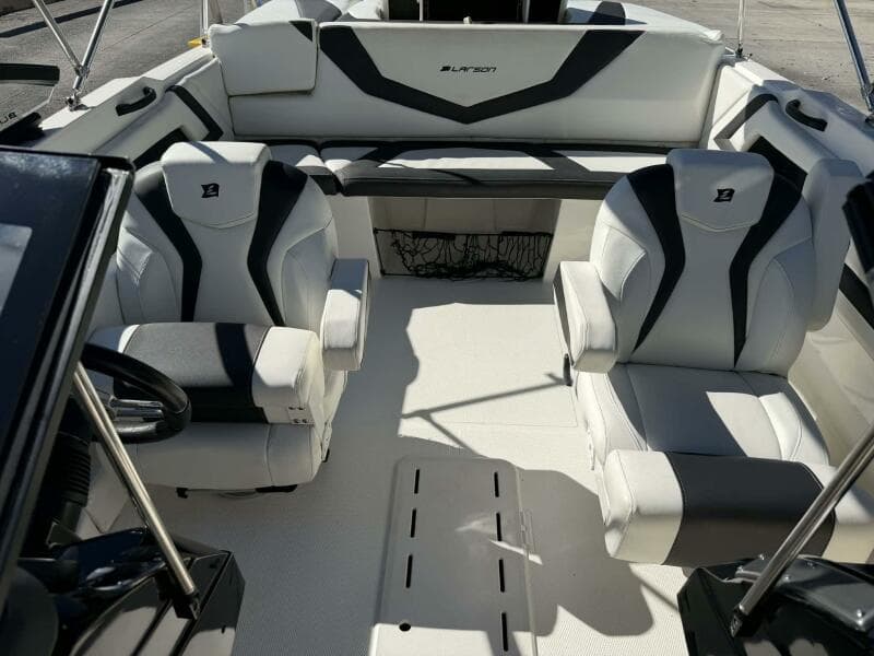 2015 Larson LX 225S IO
