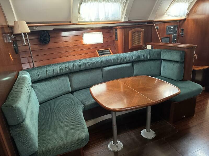 1999 Beneteau 381