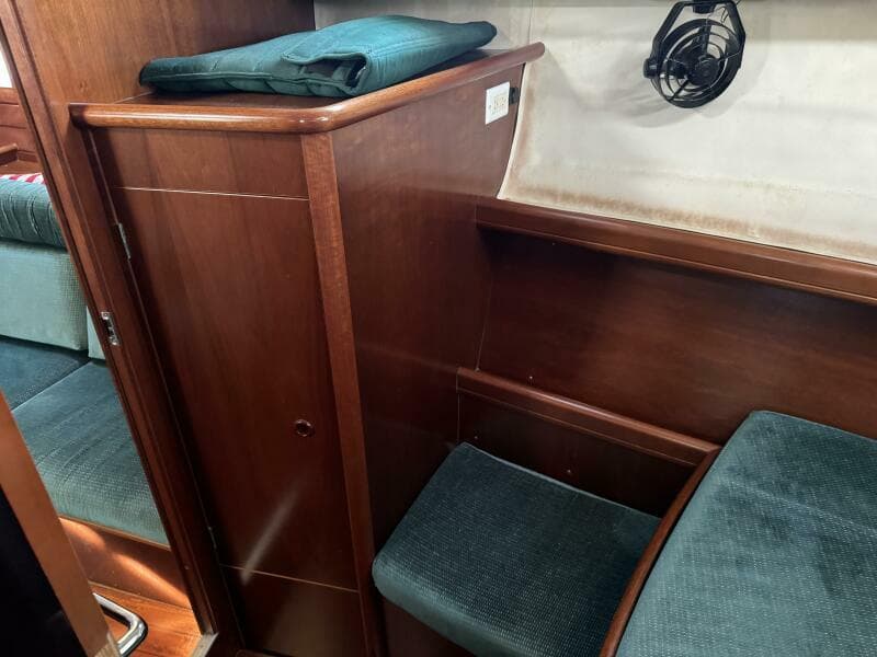 1999 Beneteau 381