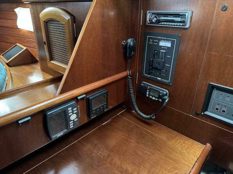 1999 Beneteau 381