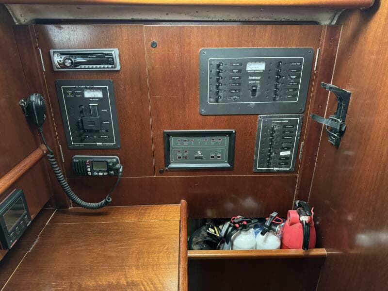 1999 Beneteau 381