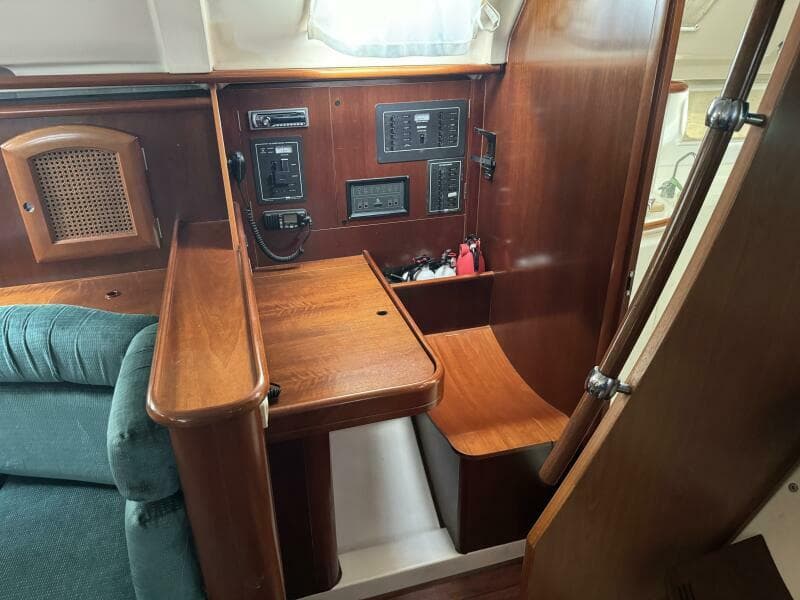 1999 Beneteau 381