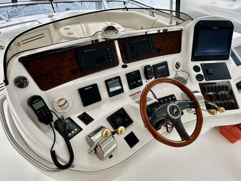 Sea Ray 48 LIFE IS GOOD TODAY - Flybridge Helm