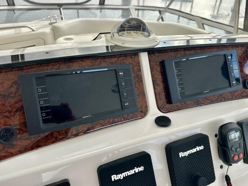 Sea Ray 48 LIFE IS GOOD TODAY - Flybridge Helm