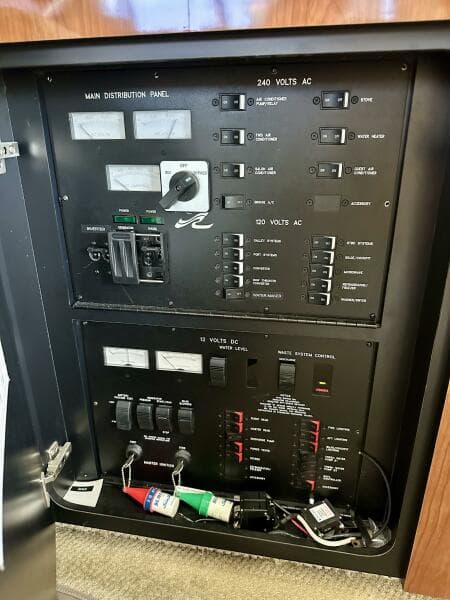 Sea Ray 48 LIFE IS GOOD TODAY - Salon Electric Panel 