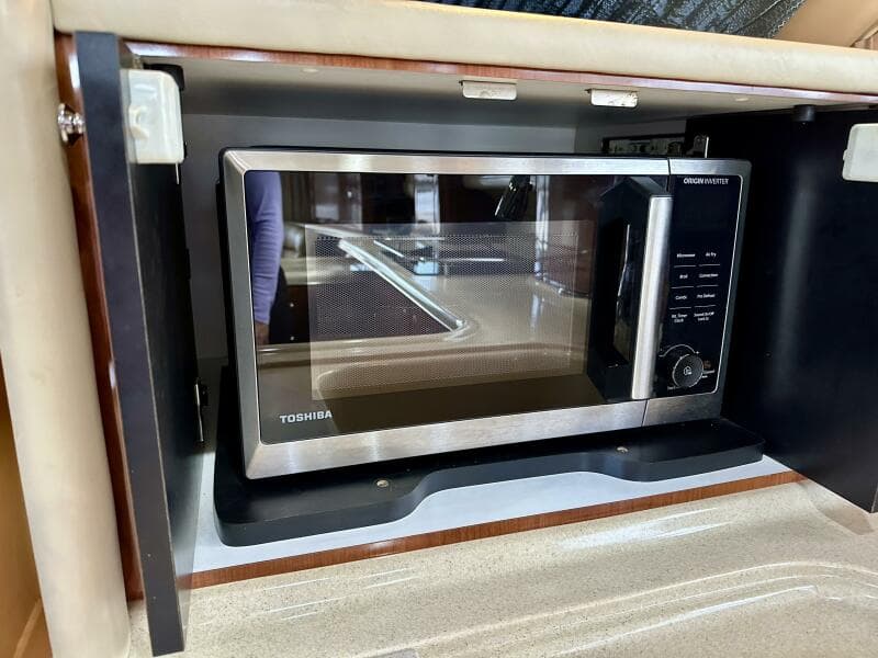 Sea Ray 48 LIFE IS GOOD TODAY - Galley