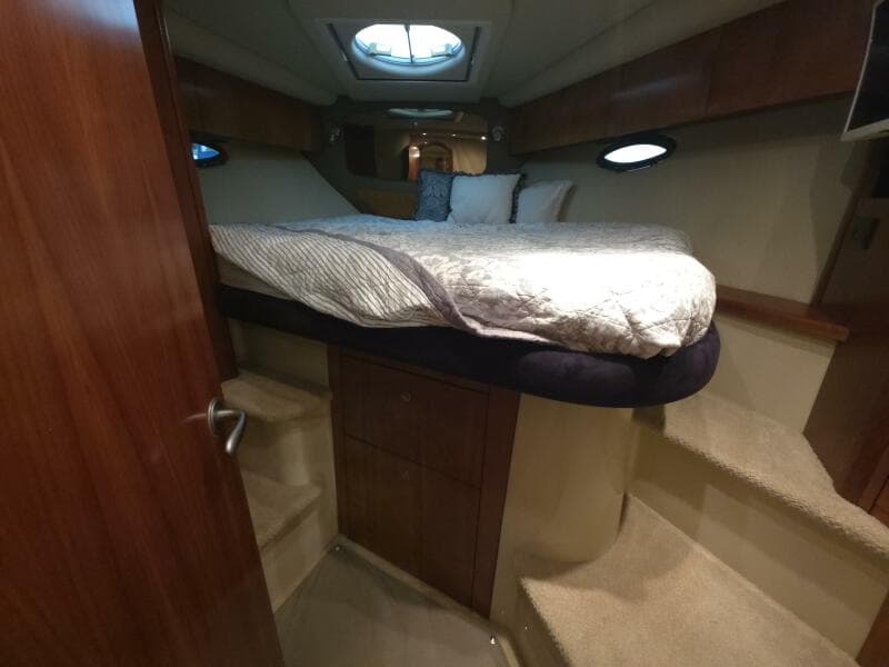 2008 Cruisers Yachts 