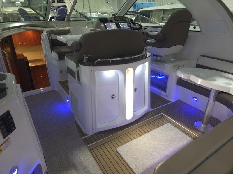 2008 Cruisers Yachts 