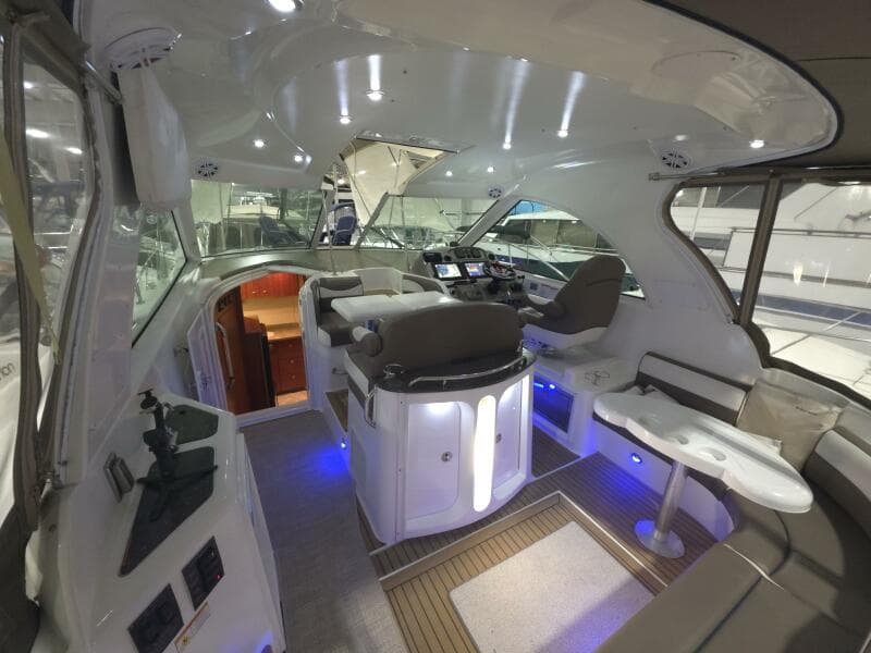 2008 Cruisers Yachts 